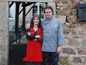 Christine et Denis Peralta les patrons du restaurant l��cole de Bouchala